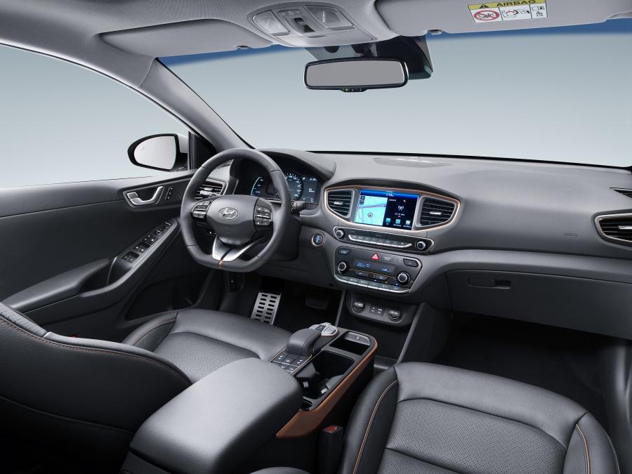 Интерьер Hyundai IONIQ electric 2016 года  (WW) (фото 28 из 41)